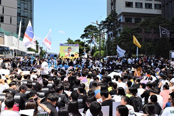 매주 수요일 낮 12시, 일본대사관 앞에서 진행되는 수요집회 현장