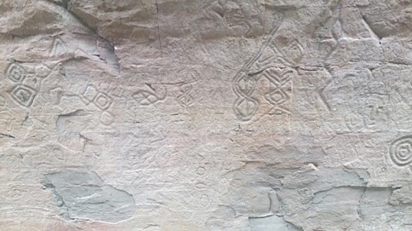 바위에 동물이나 식물 또는 여러 무늬를 그려 넣은 선사 시대의 그림, 국보 제 147호 천전리 각석
