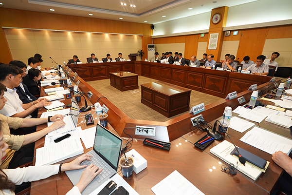 중소벤처기업부는 김학도 차관 주재로 관계부처 및 민간전문가로 구성된 전문가회의를 개최하여 제2차 규제자유특구 우선협의 대상을 선정했다.