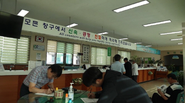 영문병기운전면허증을 신청하러 온 국민들 모두가 