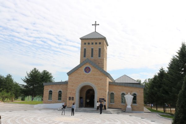 JSA 마을의 천주교 성당의 모습