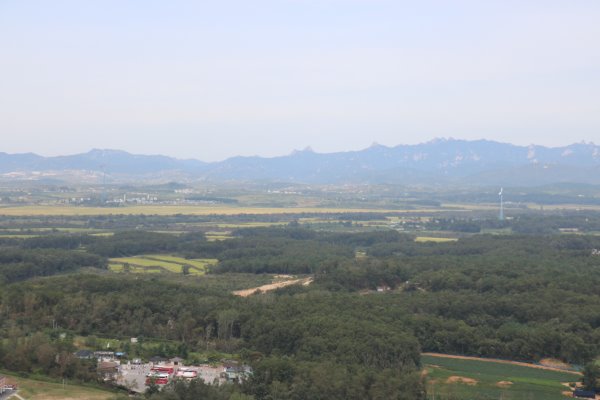 도라전망대 3층에서 바라본 북한의 개성시 모습