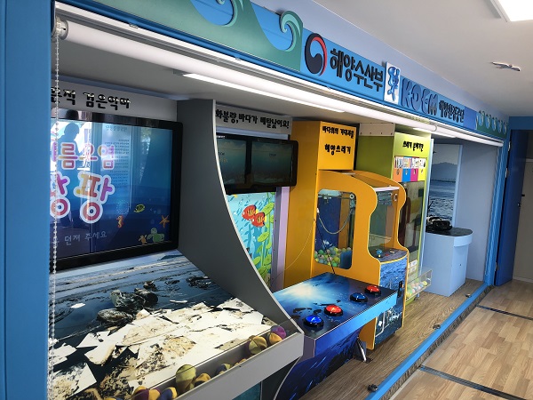 해양수산부와 해양환경공단의 바다 교육 버스 내부.