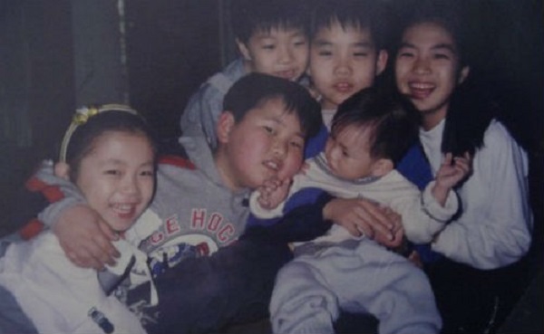 마냥 어렸던 동생들이 자라 나라를 지키고!