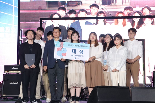 대상을 수상한 대상을 수상한 디나인(D.NINE)은 1000만원의 상금 외에 독일 베를린 장벽 붕괴 30주년을 기념하여 현지에서 거리 공연을 하며, 뮤직비디오 제작의 기회가 주어집니다.