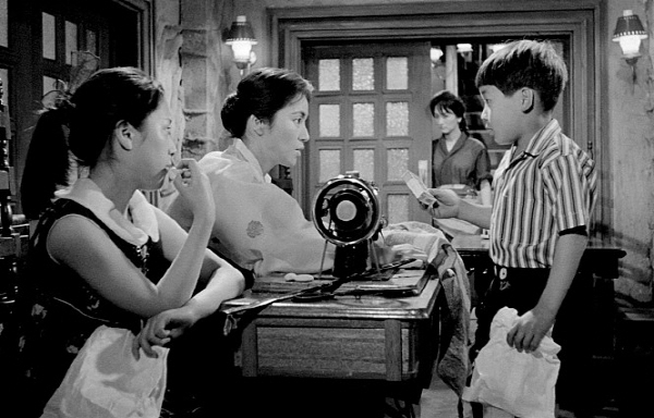 ‘하녀’ 에선 그 시대를 살았던 사람들의 삶은 어떤 모습이었는지 엿볼 수 있다.(출처=한국영상자료원)