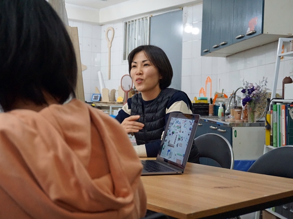 인공위성같은 시각으로 도시를 바라보는 작업을 했다는 추미림 작가.