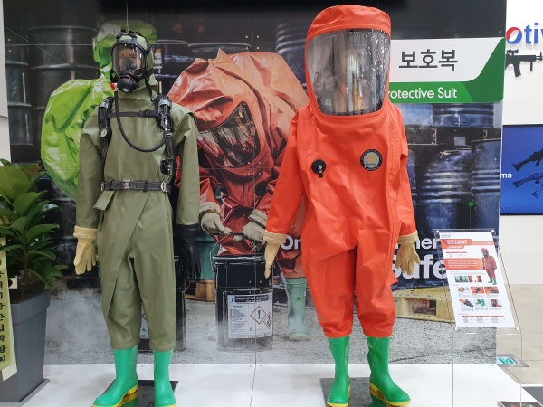 방사는 오염 등에 대비한 보호복