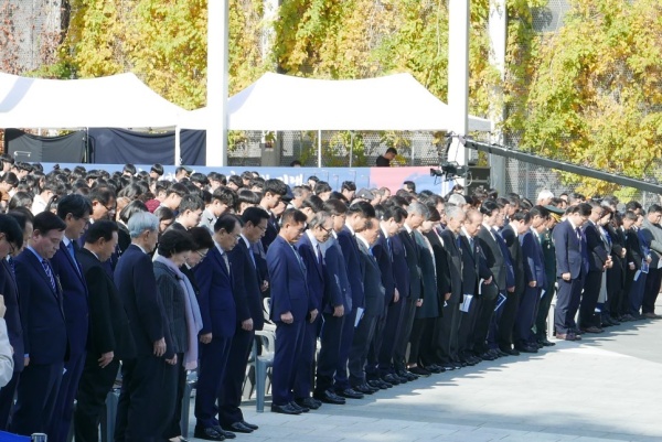 제90주년 학생독립운동기념식 학생독립운동 희생영령에 대한 묵념 