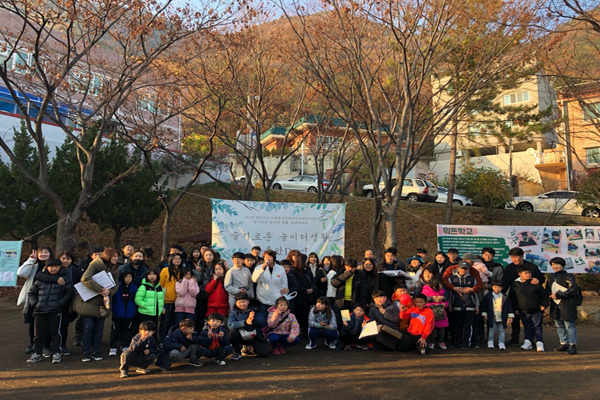 비컴프렌즈는 양산 놀이터에서 지역주민들과 함께 ‘슬기로운 놀이터 생활’이란 주제로 다양한 프로그램을 진행하며 도시 재생 프로그램도 진행하고 있다. <사진=비컴프렌즈 제공>