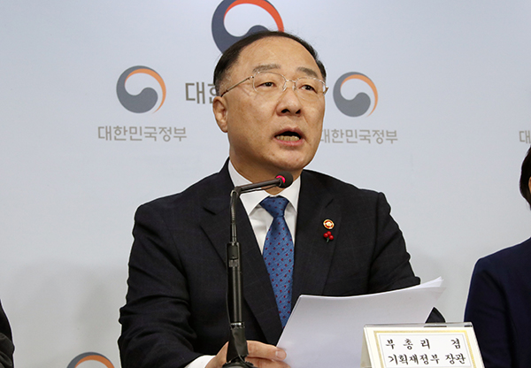 홍남기 경제부총리 겸 기획재정부 장관이 16일 정부서울청사에서 주택시장 안정화 방안 관계부처 합동브리핑을 하고 있다. (사진=저작권자(c) 연합뉴스, 무단 전재-재배포 금지)