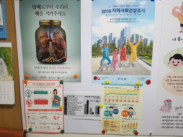 흡연은 질병입니다. 치료는 금연입니다.