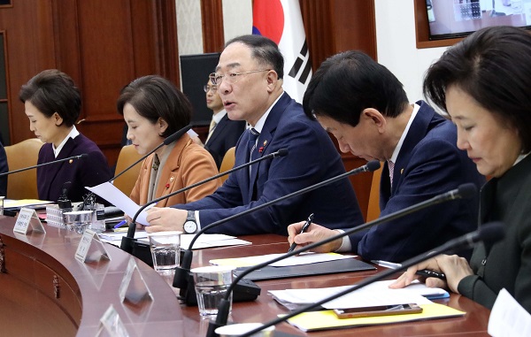 홍남기 경제부총리 겸 기획재정부 장관이 8일 오전 정부서울청사에서 열린 '제28차 경제활력대책회의'에서 발언하고 있다. (저작권자(c) 연합뉴스, 무단 전재-재배포 금지) 