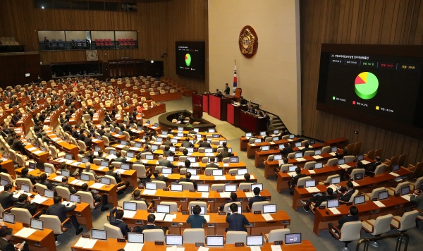 지난해 10월 고교무상교육 법안이 포함된 지방교육재정교부금법 일부개정안이 국회를 통과했다.