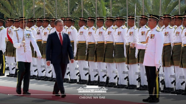 2019년 3월 문재인 대통령이 말레이시아를 국빈방문해 의장대를 사열하는 모습(사진=청와대)