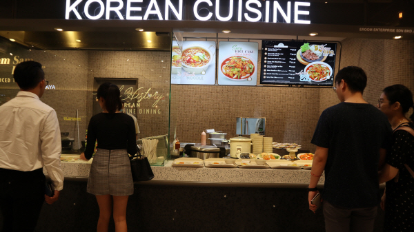 한국음식 전문 식당가에는 말레이시아 사람뿐만 아니라 관광객들도 많이 찾고 있다.