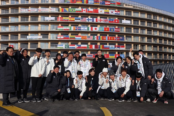최윤희 문체부 차관은 22일(현지시간) 2020 로잔동계청소년올림픽선수촌을 방문해 대회를 마친 대한민국 국가대표 선수들과 관계자들을 격려했다.