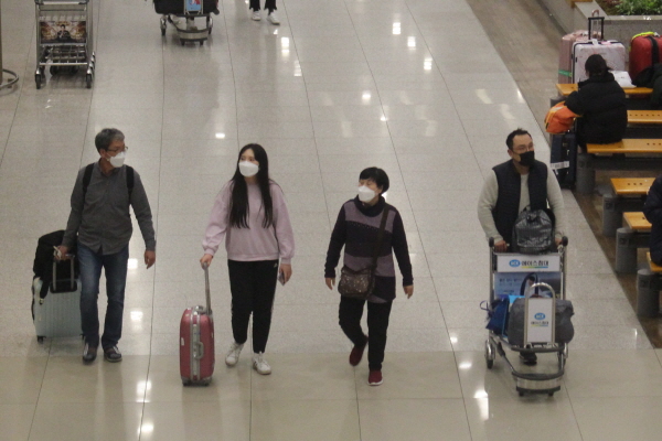 인천공항을 통해 입국한 사람들