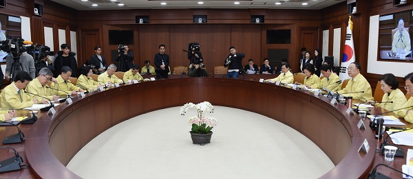 정부는 7일 정부서울청사에서 신종코로나 대응 경제장관회의를 열고 신종코로나로 어려움을 겪는 완성차와 부품업체에 대한 긴급 지원방안을 발표했다.(사진=산업통상자원부)