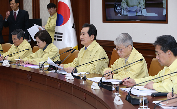 정세균 국무총리가 9일 오후 정부서울청사에서 신종 코로나바이러스 감염증 대응 확대 중앙사고수습본부 회의에서 발언하고 있다.