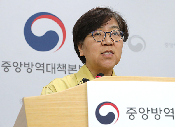 정은경 중앙방역대책본부장(질병관리본부장)이 2일 코로나19 국내 발생현황 및 확진환자 중간조사 결과 등 정례브리핑을 하고 있다. (사진=저작권자(c) 연합뉴스, 무단 전재-재배포 금지)
