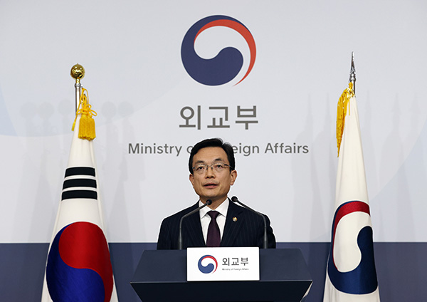 조세영 외교부 1차관이 6일 오후 서울 외교부 청사에서 일본의 한국인에 대한 입국규제 강화 조치에 대응한 상응조치를 발표하고 있다. 정부는 9일 0시부터 일본에 대한 사증면제조치와 이미 발급된 사증 효력을 정지한다고 밝혔다. (사진=저작권자(c) 연합뉴스, 무단 전재-재배포 금지)