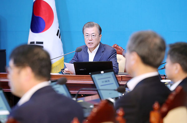 문재인 대통령이 9일 오후 청와대에서 수석·보좌관 회의를 주재하고 있다. (사진=저작권자(c) 연합뉴스, 무단 전재-재배포 금지)