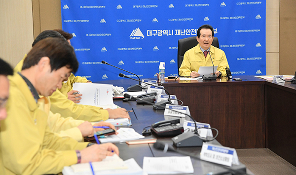 정세균 국무총리가 14일 대구시청에서 열린 코로나19 중앙재난안전대책본부 회의에서 발언하고 있다.