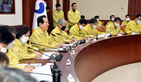 정세균 국무총리가 21일 정부서울청사에서 열린 신종 코로나바이러스 감염증(코로나19) 대응 중앙재난안전대책본부 회의를 주재하며 발언하고 있다.