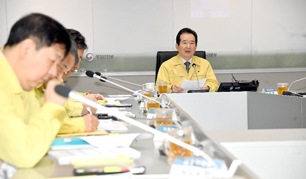 중대본 회의를 주재하고 있는 정세균 국무총리.