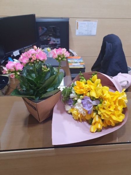 엄마가 직장동료에게 받은 꽃 선물.