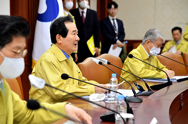 정세균 국무총리가 24일 정부서울청사에서 열린 중앙재난안전대책본부 회의에서 발언하고 있다.