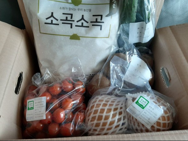 재학생 자녀가 있는 각 가정으로 배달된 친환경농산물 상자, 사진제공=보성군에 거주하는 지인