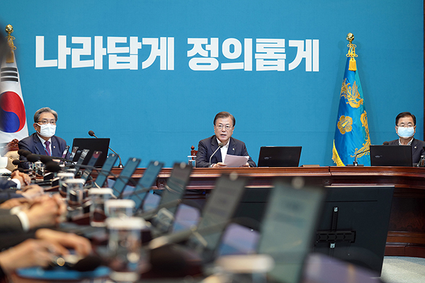 문재인 대통령이 8일 청와대에서 수석·보좌관 회의를 주재하고 있다. (사진=청와대)