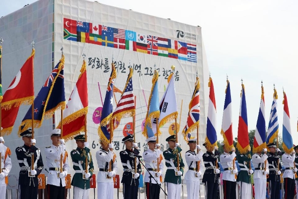 6.25전쟁 70주년 사업추진위원회에서 주최, 주관으로 진행되는 '광화문 아리랑' 설치미술 특별전 제막식 현장(출처=국가보훈처).