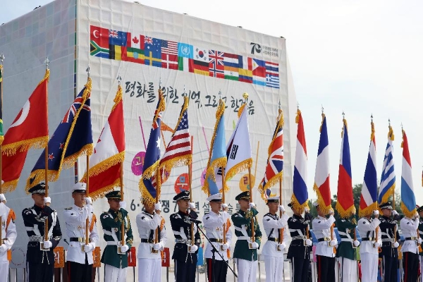 6.25전쟁 70주년 사업추진위원회에서 주최, 주관으로 진행되는 '광화문 아리랑' 설치미술 특별전 제막식 현장(출처=국가보훈처).