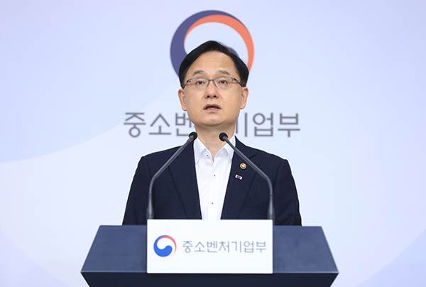 강성천 중소벤처기업부 차관이 25일 오후 서울 종로구 정부서울청사에서 '대한민국 동행세일 추진계획' 브리핑을 하고 있다.