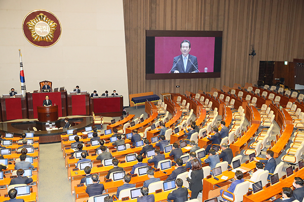 정세균 국무총리가 29일 국회 본회의에서 미래통합당이 불참한 가운데 제3차 추경안 시정연설을 하고 있다.(사진=저작권자(c) 연합뉴스, 무단 전재-재배포 금지) 