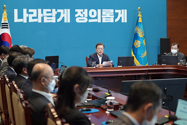 문재인 대통령이 6일 오후 청와대에서 열린 수석·보좌관 회의에서 모두발언하고 있다. (사진=청와대)