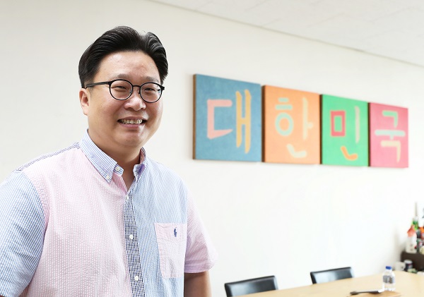 정책브리핑과 인터뷰하는 서경덕 성신여자대학교 교수.