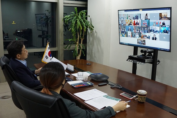 과학기술정보통신부 장석영 제2차관이 22일 저녁 서울 중앙우체국에서 화상으로 개최된 ‘G20 디지털경제장관회의’에 참석하고 있다.