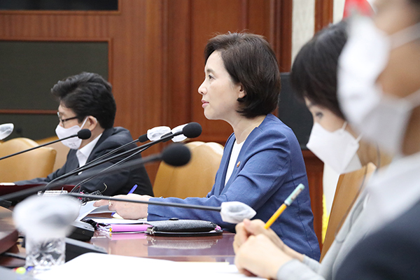 유은혜 부총리 겸 교육부 장관이 29일 정부서울청사에서 열린 제11차 포용국가 실현을 위한 사회관계장관회의를 주재하며 발언하고 있다. (사진=저작권자(c) 연합뉴스, 무단 전재-재배포 금지)