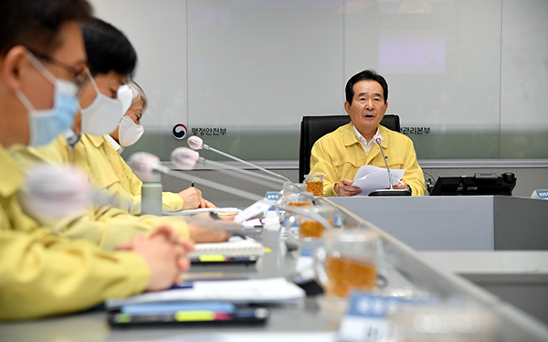 정세균 국무총리가 12일 정부서울청사에서 열린 중대본 회의에서 발언하고 있다.