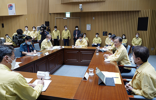 문재인 대통령이 21일 오전 서울시청에서 열린 코로나19 서울시 방역 강화 긴급점검 회의에서 발언하고 있다. (사진=청와대) 