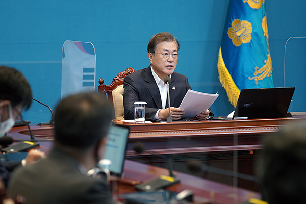 문재인 대통령이 24일 오후 청와대에서 수석·보좌관 회의를 주재하고 있다. (사진=청와대)