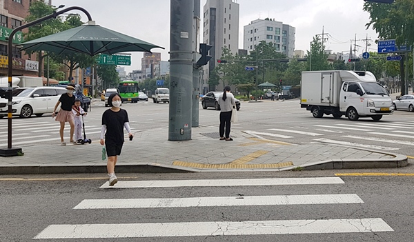 보행자나 운전자에게 안전한 건 무엇보다 중요하다. 교통섬 취지 역시 원활 보다 안전이 아닐까.