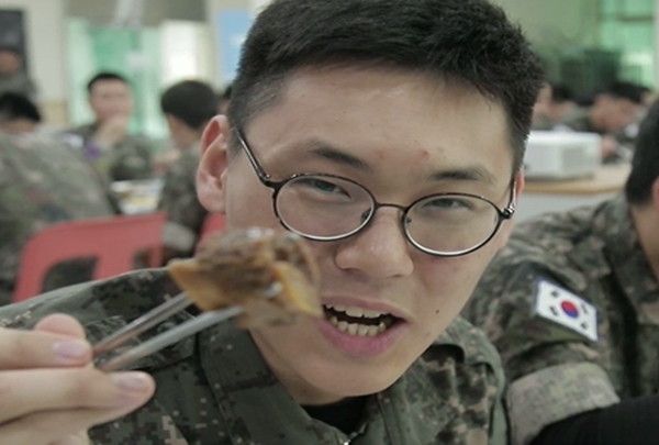 병영식당에서 소양념갈비찜, 찹쌀탕수육 등이 제공되니 짭밥이 아니라 어머니 손맛을 느끼는 집밥이 됐다.(출처=국방부 블로그)