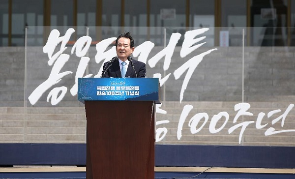 정세균 국무총리가 6월 7일 용산구 전쟁기념관 평화광장에서 열린 봉오동전투 전승 100주년 기념식에서 축사를 하고 있다. 