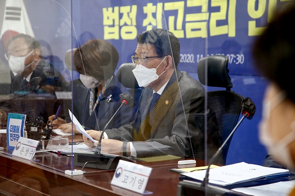 은성수 금융위원장이 16일 국회에서 열린 법정 최고금리 인하방안 당정협의에서 발언하고 있다. (사진=저작권자(c) 연합뉴스, 무단 전재-재배포 금지)