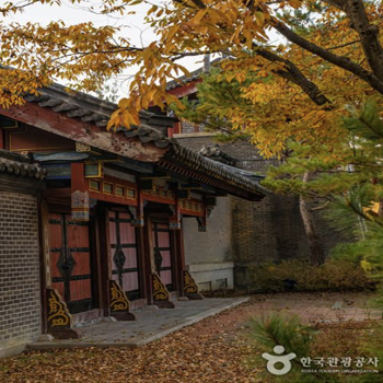 온달 관광지 앞, 과거로의 타임슬립